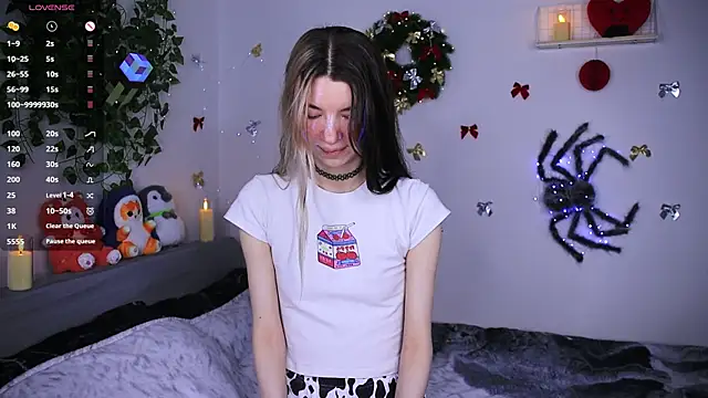 Snapshot of Emmie_shy chatting on 12.21.25 Emmie shy online show from 12.21.25