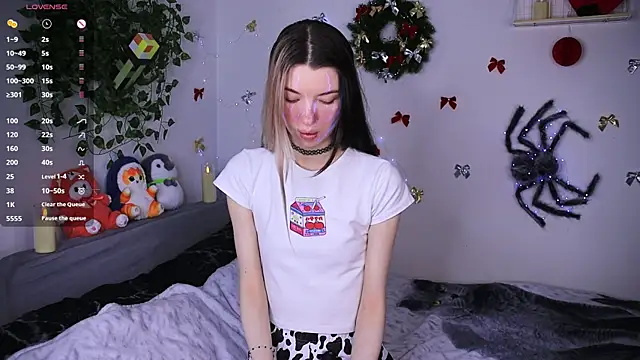 Snapshot of Emmie_shy chatting on 01.09.26 Emmie shy online show from 01.09.26