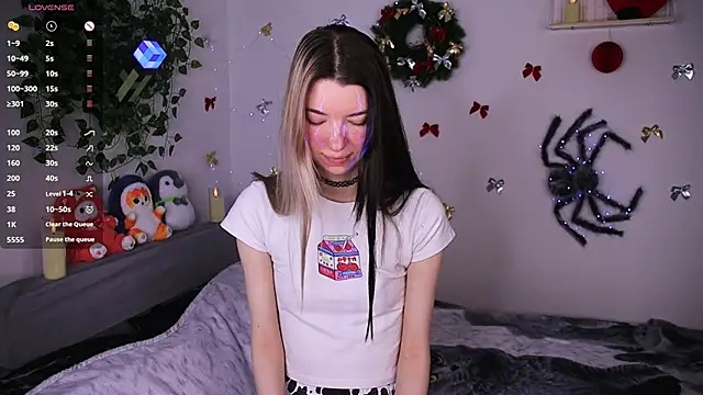 Snapshot of Emmie_shy chatting on 01.11.26 Emmie shy online show from 01.11.26