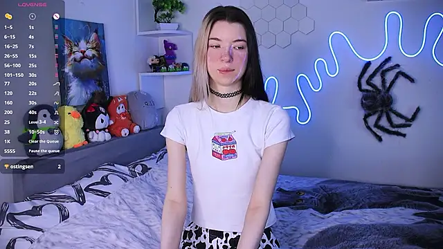 Snapshot of Emmie_shy chatting on 02.08.26 Emmie shy online show from 02.08.26