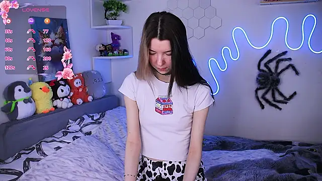 Snapshot of Emmie_shy chatting on 02.27.26 Emmie shy online show from 02.27.26