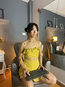 Snapshot of AmbarOishi__ chatting on 12.15.25 AmbarOishi online show from 12.15.25