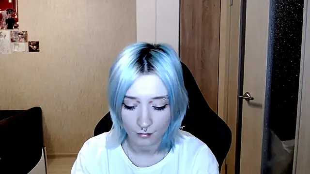 SophiaLur online show from 11.17.25