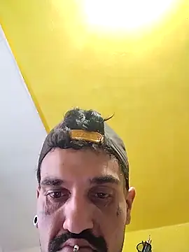 Snapshot of xxxbananaboy chatting on 11.17.25 xxxbananaboy online show from 11.17.25