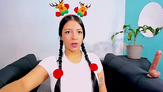 evelisse  online show from 12.19.25