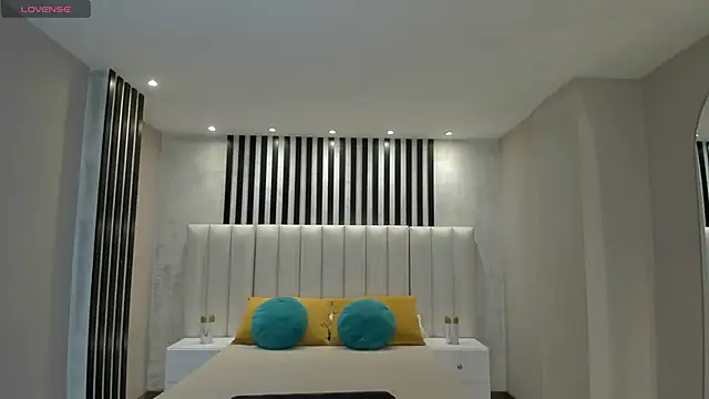 AmberFox1 online show from 12.21.25