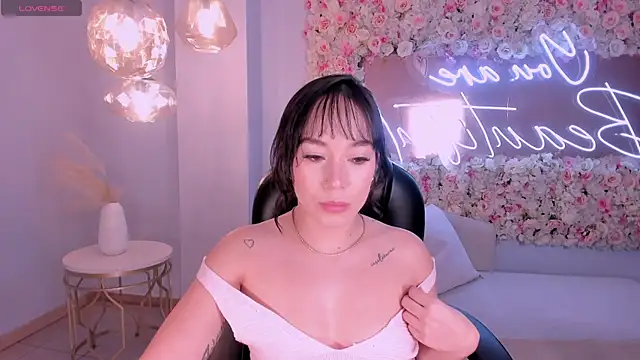 Snapshot of ZaraKafruni chatting on 02.16.26 ZaraKafruni online show from 02.16.26