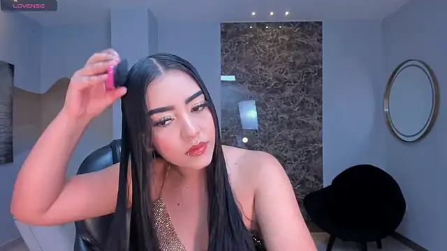 Snapshot of SophieLanne chatting on 12.18.25 SophieLanne online show from 12.18.25