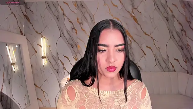 Snapshot of SophieLanne chatting on 01.12.26 SophieLanne online show from 01.12.26