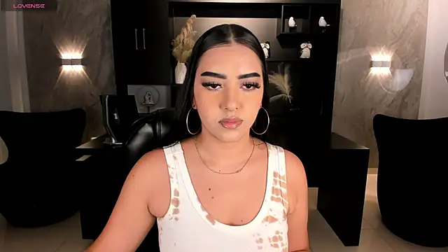 Snapshot of SophieLanne chatting on 06.22.26 SophieLanne online show from 06.22.26