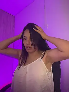 LaraDanverss online show from 12.15.25