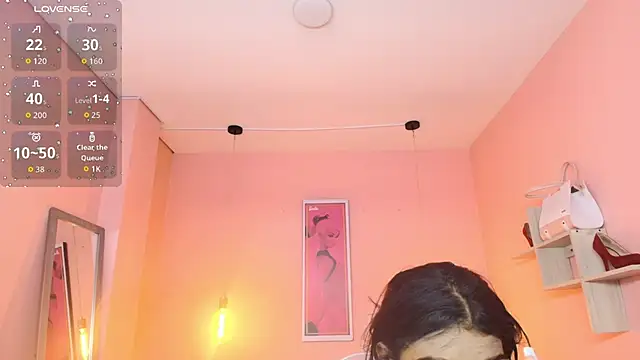 Snapshot of Milu_carbajal_x chatting on 12.17.25 Milu carbajal x online show from 12.17.25