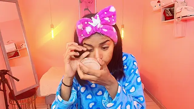 Snapshot of Milu_carbajal_x chatting on 01.15.26 Milu carbajal x online show from 01.15.26