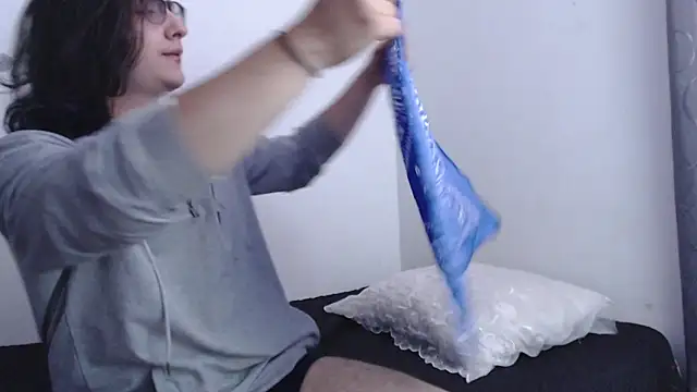 Snapshot of Amoneth_Xx chatting on 12.04.25 Amoneth Xx online show from 12.04.25