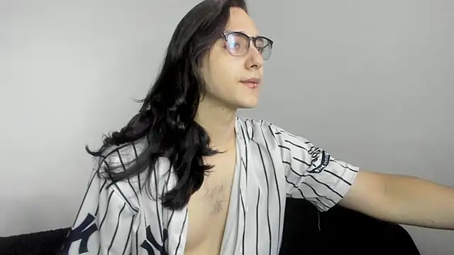 Snapshot of Amoneth_Xx chatting on 12.18.25 Amoneth Xx online show from 12.18.25