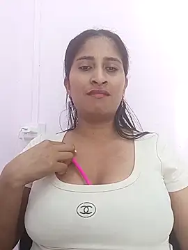 Snapshot of CarolinaNavas33 chatting on 03.28.26 CarolinaNavas33 online show from 03.28.26