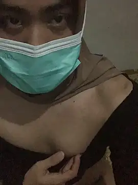 Snapshot of yuliabirdiantie1 chatting on 11.25.25 yuliabirdiantie1 online show from 11.25.25