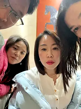 xiaoling2358 online show from 12.19.25