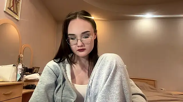 Snapshot of MidnightMelt chatting on 11.15.25 MidnightMelt online show from 11.15.25