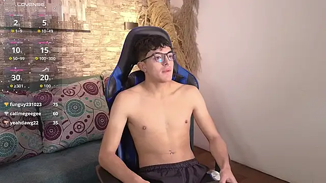 Snapshot of sayronvg chatting on 11.15.25 sayronvg online show from 11.15.25