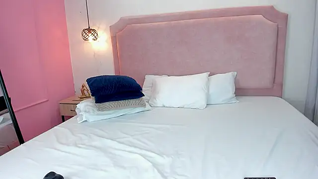 Snapshot of LunnaSinclair chatting on 01.07.26 LunnaSinclair online show from 01.07.26