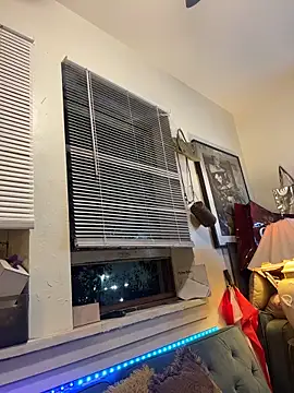 Snapshot of Motherbigbus chatting on 12.22.25 Motherbigbus online show from 12.22.25