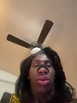 Snapshot of Motherbigbus chatting on 01.14.26 Motherbigbus online show from 01.14.26