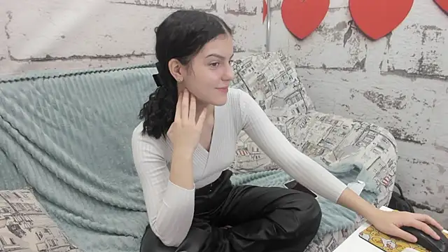 Snapshot of Lovely_Audrey chatting on 11.16.25 Lovely Audrey online show from 11.16.25