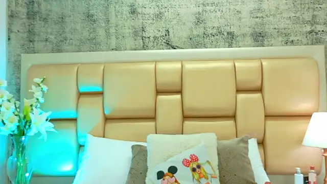 SelennaCooper online show from 11.28.25