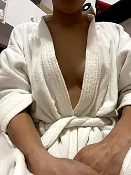 Snapshot of brunalameo chatting on 11.28.25 brunalameo online show from 11.28.25