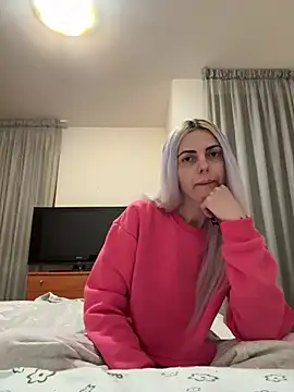 Snapshot of feliciafelon chatting on 04.25.26 feliciafelon online show from 04.25.26