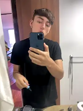 Boyfriend-Hot online show from 11.17.25