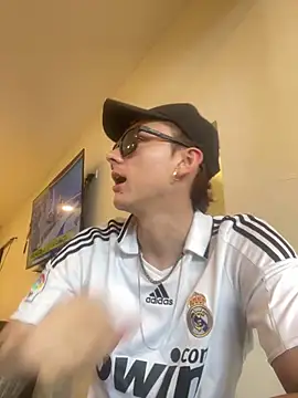 Boyfriend-Hot online show from 12.04.25