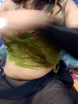 Snapshot of Heaven-2- chatting on 12.22.25 Heaven-2- online show from 12.22.25