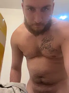 Snapshot of DevilDick05 chatting on 12.15.25 DevilDick05 online show from 12.15.25