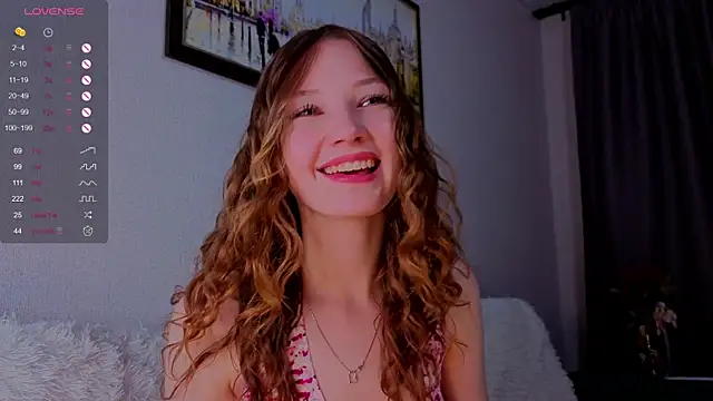Snapshot of Alisavine chatting on 05.18.26 Alisavine online show from 05.18.26