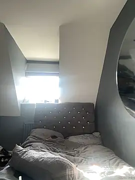 Blonde Bunny online show from 02.04.26