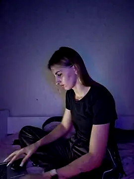 carolinakis  online show from 12.02.25