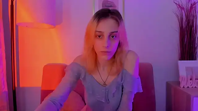 MiilaGlow online show from 12.04.25