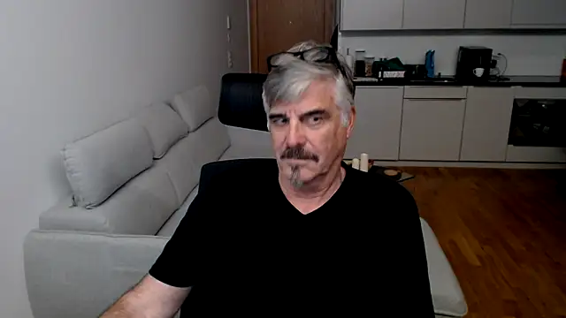 Buidapest online show from 12.13.25