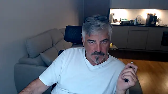 Buidapest online show from 01.05.26