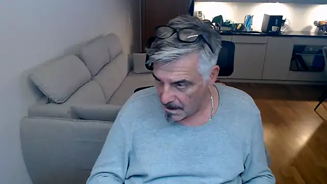 Buidapest online show from 02.16.26