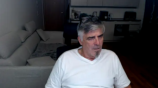 Buidapest online show from 03.15.26