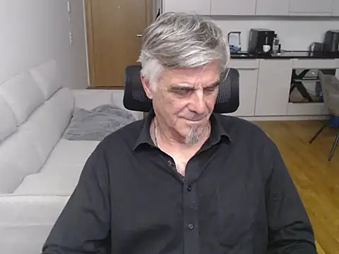 Buidapest online show from 04.14.26