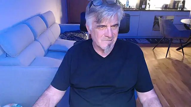 Buidapest online show from 04.17.26