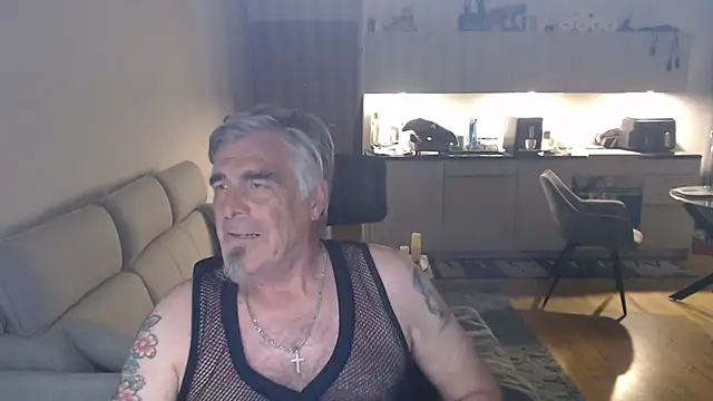 Snapshot of Buidapest chatting on 05.29.26 Buidapest online show from 05.29.26