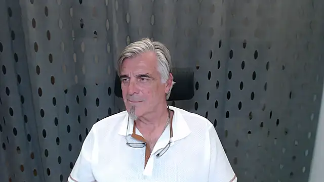 Snapshot of Buidapest chatting on 06.30.26 Buidapest online show from 06.30.26