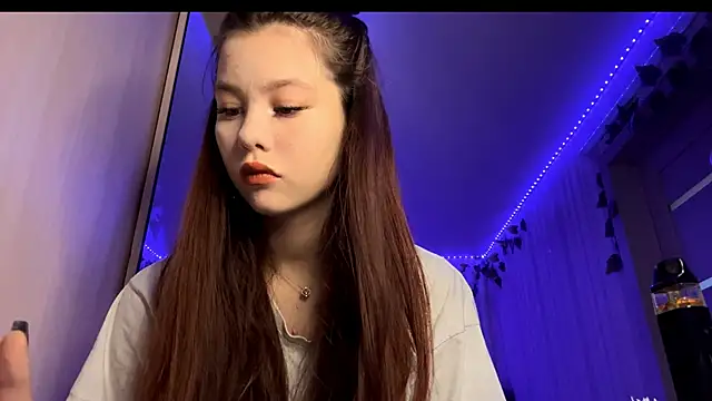 Snapshot of CutieSlim chatting on 11.19.25 CutieSlim online show from 11.19.25