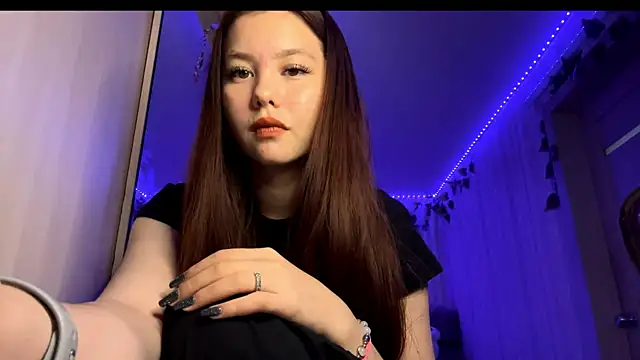 Snapshot of CutieSlim chatting on 11.20.25 CutieSlim online show from 11.20.25