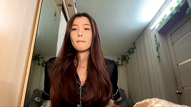 Snapshot of CutieSlim chatting on 12.03.25 CutieSlim online show from 12.03.25